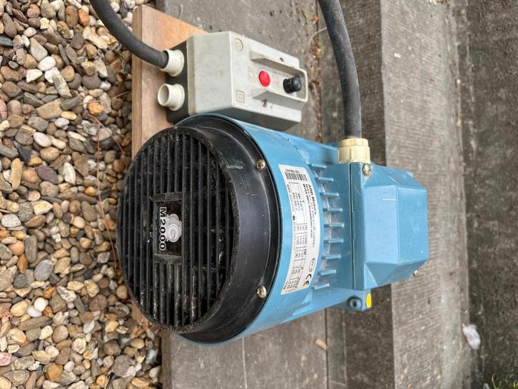 Moteur électrique ABB quasi neuf, 1,1 kW, 1.410 t/min, Articles professionnels, Machines & Construction | Travail du bois, Enlèvement