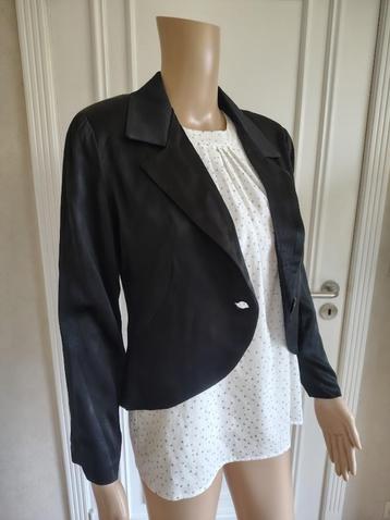 mooie feestelijke korte blazer   beschikbaar voor biedingen