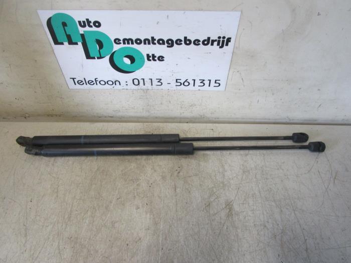 Set Gasdempers Achterklep van een Renault Megane (Megane 2 0, Auto-onderdelen, Carrosserie, Renault, Gebruikt, 3 maanden garantie