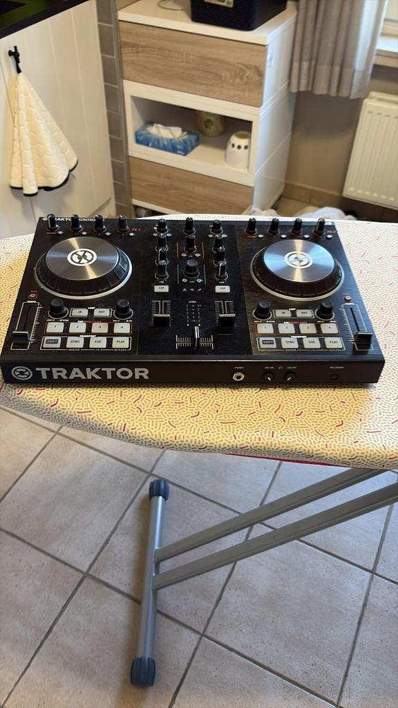 Traktor Kontrol S2 MK2, Muziek en Instrumenten, Dj-sets en Draaitafels, Zo goed als nieuw, Ophalen