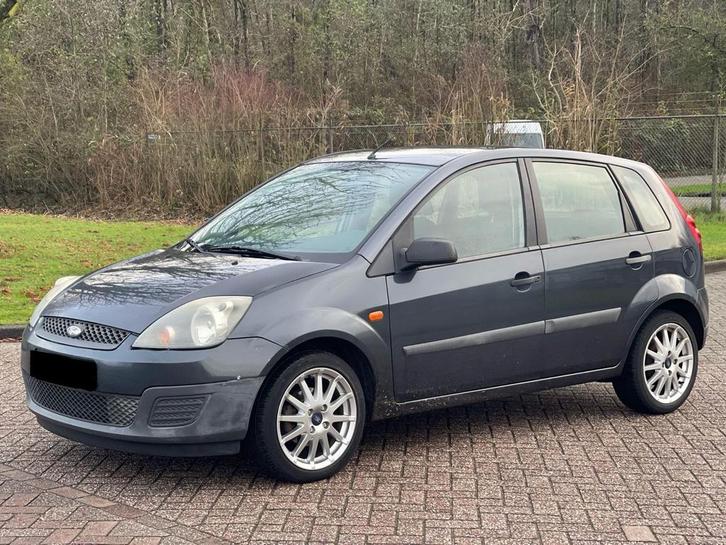 Ford Fiesta 1.3I benzine, Autos, Ford, Particulier, Fiësta, ABS, Airbags, Air conditionné, Alarme, Bluetooth, Verrouillage central