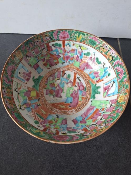 Chinese porseleinen kom famille rose canton medaillon, 19e e, Antiek en Kunst, Antiek | Porselein, Ophalen of Verzenden
