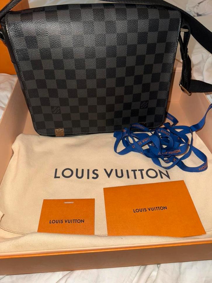 Originele Louis Vuitton Schoudertas, Handtassen en Accessoires, Tassen | Schoudertassen, Gebruikt, Overige merken, Zwart, Leer