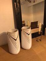 2 decoratieve witte vazen met gouden lijnen in de vaas, numm, Huis en Inrichting, Gebruikt, Geen idee, Wit, Aardewerk of Porselein