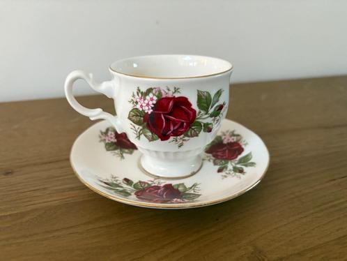Vintage Queen Anne Kop en Schotel Patt. 8639 ca.1960, Huis en Inrichting, Keuken | Servies, Zo goed als nieuw, Kop(pen) en/of Schotel(s)