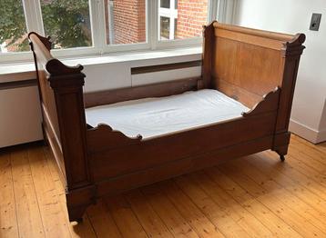 Antiek bed beschikbaar voor biedingen