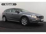 Volvo V60 Cross Country D3 - LEDER - NAVI, Auto's, Volvo, V60, 5 deurs, Zilver of Grijs, Te koop