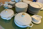 Porceleinen servies met gouden rand- Baudour minstens 12pers, Antiek en Kunst, Ophalen