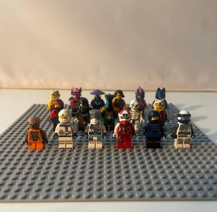 17 Lego Ninjago Minifiguren Lot, Kinderen en Baby's, Speelgoed | Duplo en Lego, Zo goed als nieuw, Lego, Losse stenen, Ophalen of Verzenden