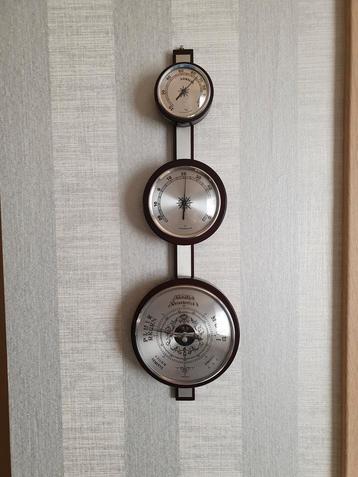 Wandweerstation met barometer, thermometer en hygrometer. beschikbaar voor biedingen