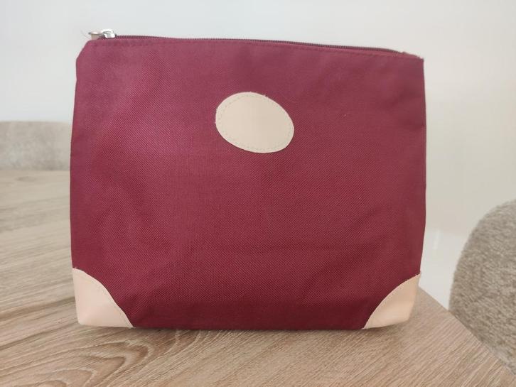 Bordeaurode toilettas / make-up tasje, Handtassen en Accessoires, Toilettassen, Gebruikt, Jongen of Meisje, Rood, Ophalen