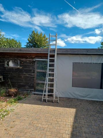 Ladder solide alu 2x14treden uitschuifbaar tot 6.90 H pr110 beschikbaar voor biedingen