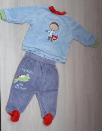 21. Pyjama 2 pièces pour garçon de 6 mois., Enfants & Bébés, Garçon, Enlèvement ou Envoi, Comme neuf, Vêtements de nuit ou Sous-vêtements