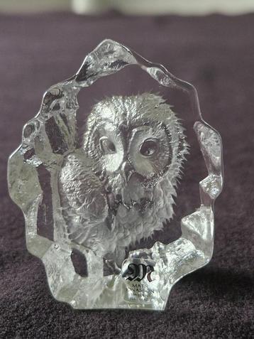 Mats Jonasson -  klein kristallen sculptuur "Maleras uil" beschikbaar voor biedingen