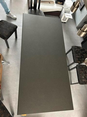 Livingtafel met 6 stoelen beschikbaar voor biedingen