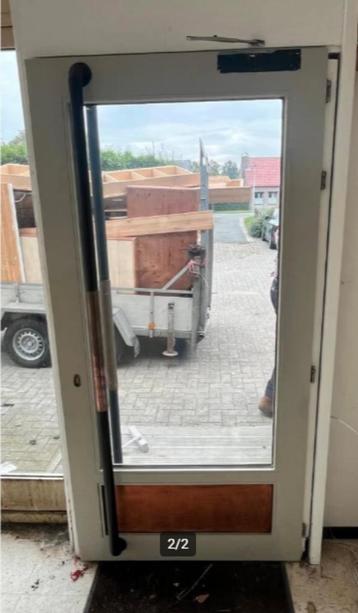 Leffe deur met koper beschikbaar voor biedingen