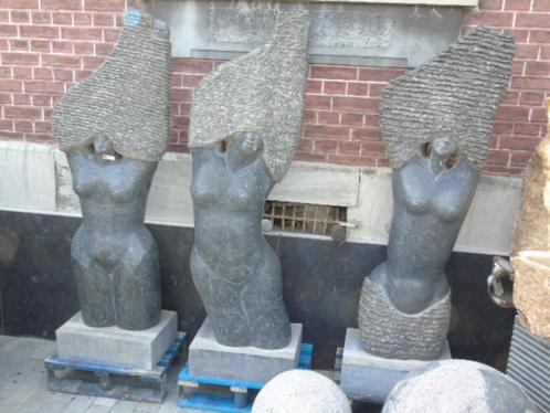beeld van een naakte vrouw in blauwe steen!, Tuin en Terras, Tuinbeelden, Nieuw, Overige typen, Steen, Ophalen