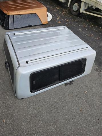 Nissan Navara Hardtop – Grijs, origineel (zonder referentie) beschikbaar voor biedingen