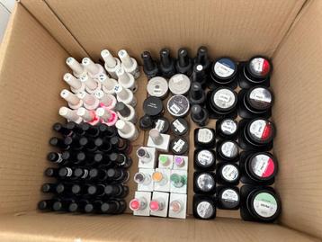 Gelkleuren, glitters, stickers  beschikbaar voor biedingen