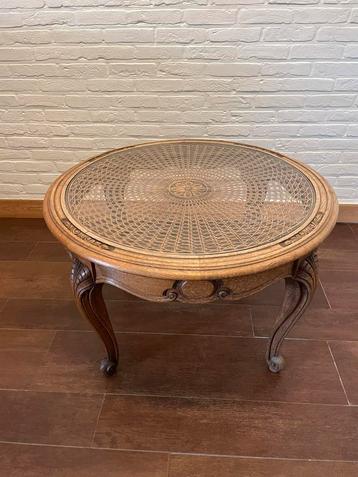 Antieke salontafel beschikbaar voor biedingen