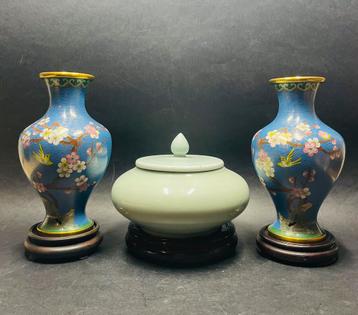 Antieke/vintage Chinese cloisonne vazen beschikbaar voor biedingen