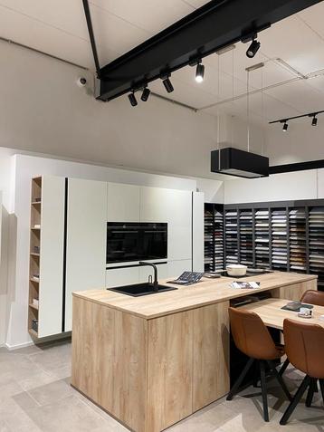 Keuken uitgerust met tentoonstelling beschikbaar voor biedingen