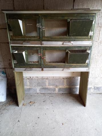 Clapiers superposés en bois avec tiroirs en inox beschikbaar voor biedingen
