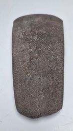 Archéologie. Préhistoire. Hache en silex poli, Enlèvement ou Envoi