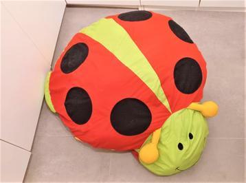 Grand coussin coccinelle