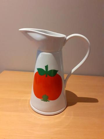 Kan met rode appel Herrandiz porselein beschikbaar voor biedingen