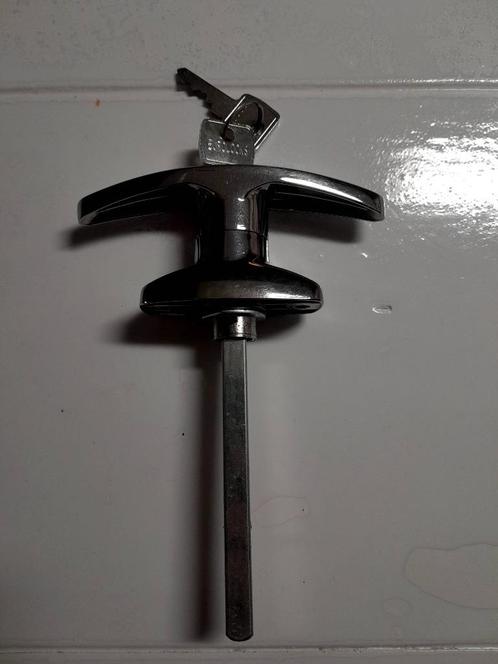 AfsluitbaarT-klink 88mm met vierkante afdekpl. Incl.2sleutel, Doe-het-zelf en Bouw, Hang- en Sluitwerk, Nieuw, Klink of Kruk, Chroom