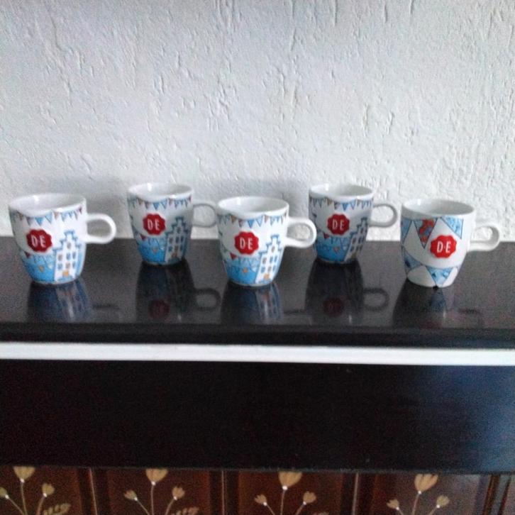 Douwe egberts kopjes vlaggetjes, Maison & Meubles, Cuisine | Vaisselle, Enlèvement ou Envoi