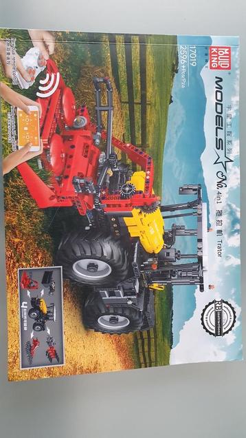 tractor met extra werktuigen beschikbaar voor biedingen