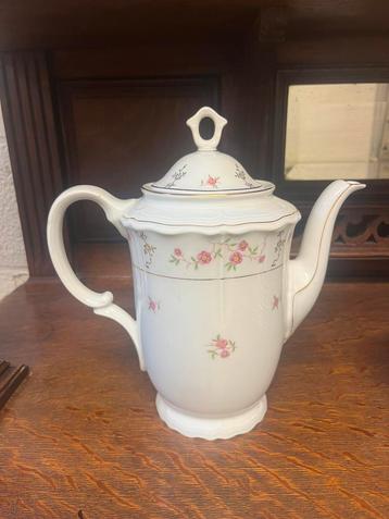 Théière en porcelaine beschikbaar voor biedingen