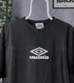 T-shirt vintage à grand logo Umbro VTG Noir S-M pour hommes, Enlèvement ou Envoi, Comme neuf, Taille 46 (S) ou plus petite, Noir