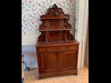 Stijlvol dressoir beschikbaar voor biedingen