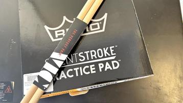 Remo SilentStroke Practice Pad + Sticks beschikbaar voor biedingen