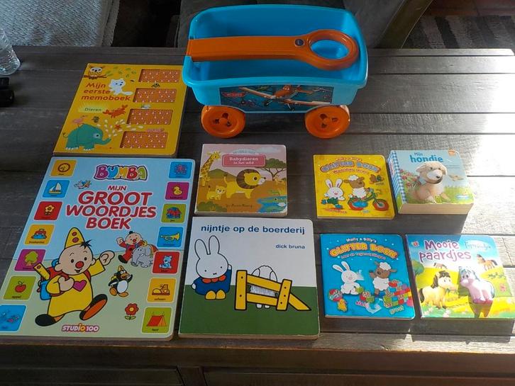 mooi pakket boeken voor peuter en kleuter met trekkar Planes, Boeken, Kinderboeken | Baby's en Peuters, Zo goed als nieuw, 2 tot 3 jaar