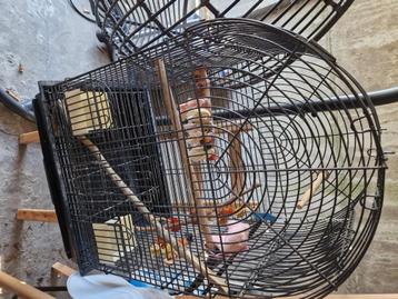 Vogelkooi met onderstel beschikbaar voor biedingen