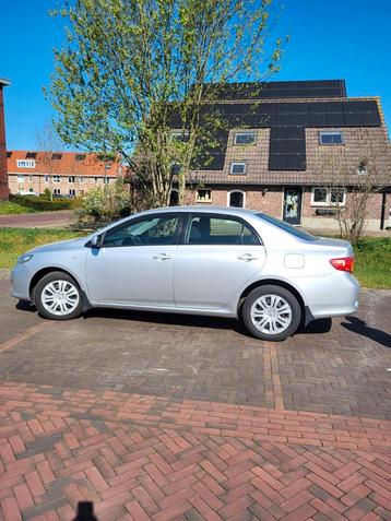 Toyota- Corolla - 2008 - Benzine - 118 000 - Zilver -  beschikbaar voor biedingen