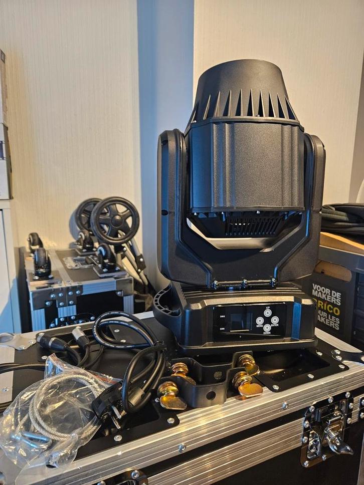 4x beam moving head ip 67 outdoor + 2x flightcase (NIEUW), Muziek en Instrumenten, Licht en Laser, Ophalen