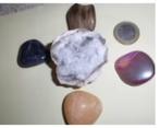 ruw wit calciet en 4 knuffelstenen o.a. rose agaat vr 9 euro, Verzamelen, Ophalen of Verzenden