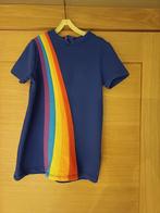 K3 regenboogkleedje, Kinderen en Baby's, Carnavalskleding en Verkleedspullen, Ophalen, Zo goed als nieuw, 110 t/m 116, Meisje