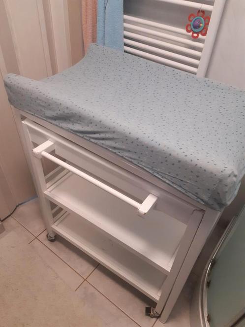 Quax verzorgingstafel met bad en vast waskussen, Kinderen en Baby's, Kinderkamer | Commodes en Kasten, Zo goed als nieuw, Ophalen