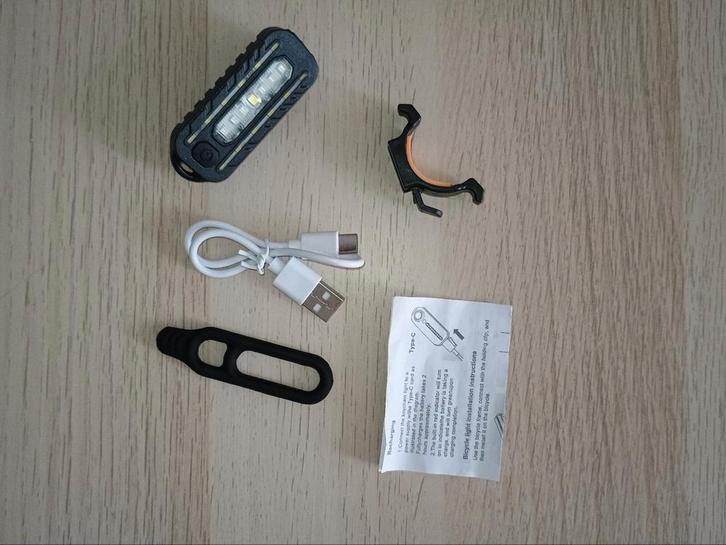 Petite lampe tactique avec gyrophare/stroboscope, Caravanes & Camping, Lampes de poche, Neuf, Batterie, Enlèvement ou Envoi