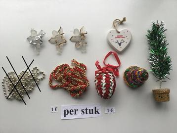 diverse kerst versieringen aan 1 euro of minder beschikbaar voor biedingen