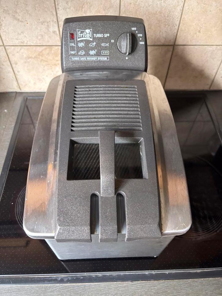 Frifi friteuze in prima staat 3liter 2300 W, Elektronische apparatuur, Frituurpannen, Zo goed als nieuw, 2 tot 3 liter, Uitneembare binnenpan