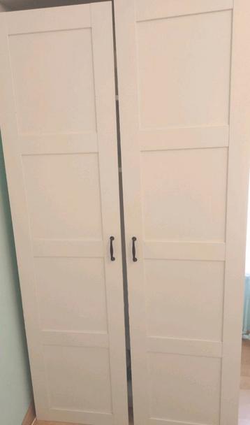 Lot van 2 witte Bergsbo deuren Ikea kast+ Eneryda handgrepen beschikbaar voor biedingen