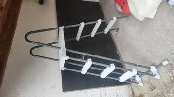 Hoge zwembadladder beschikbaar voor biedingen