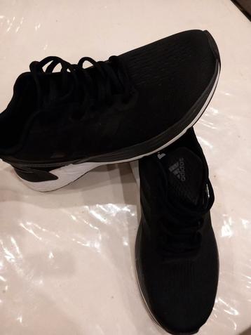 Nieuwe ADIDAS Boost Schoenen beschikbaar voor biedingen